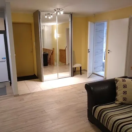Kuberi Airport Apartmán *
